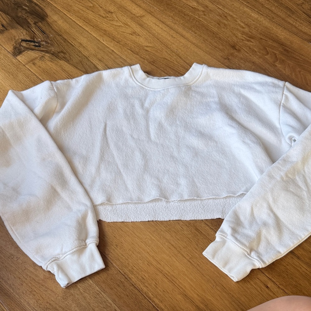 PrettyLittleThing White Crew Neck Sweater cropped
